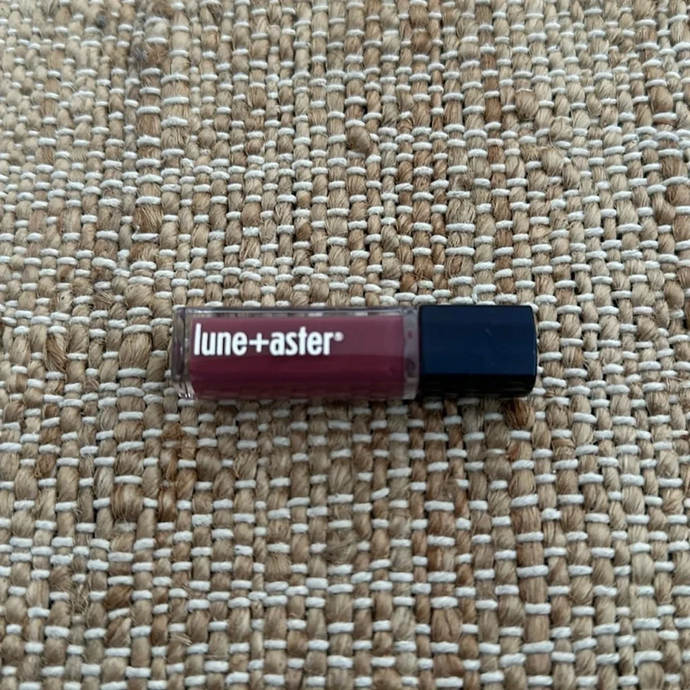 5/$30 New Lune + Aster Vitamin C+ E Lipgloss CEO